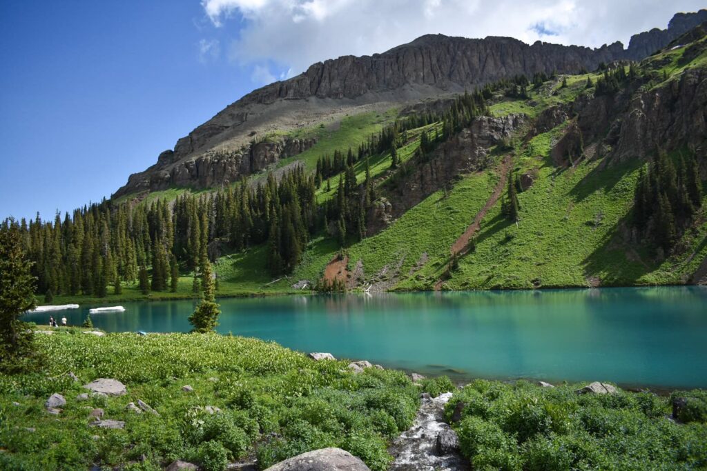 A turquoise bleu lake in Colorado.